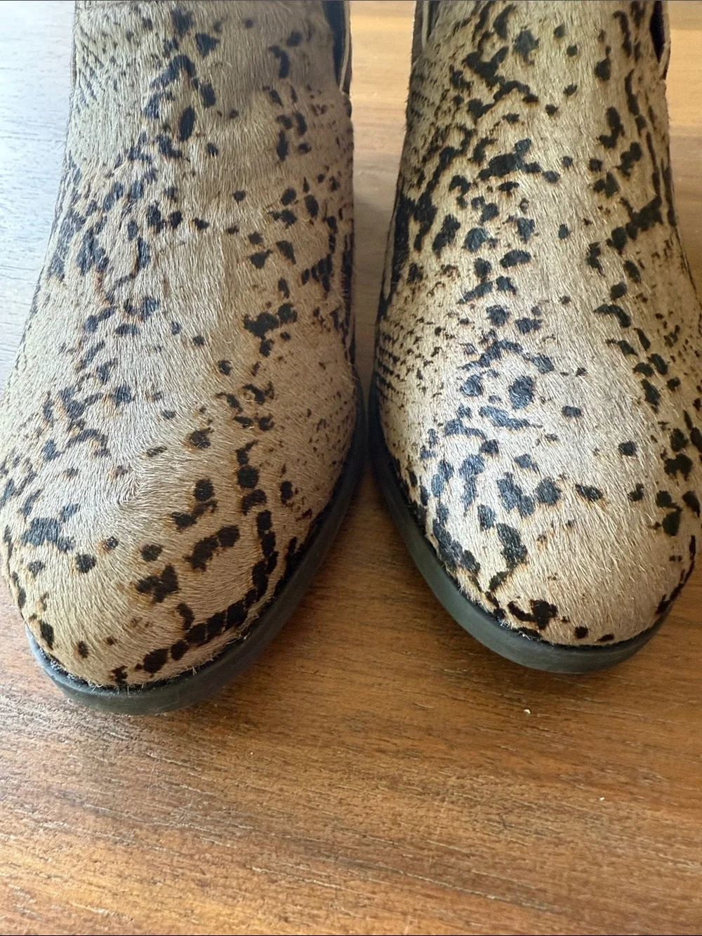 me too Taupe and Black Snake-Print Ankle Booties Size 9.5 - Picture 4 of 8